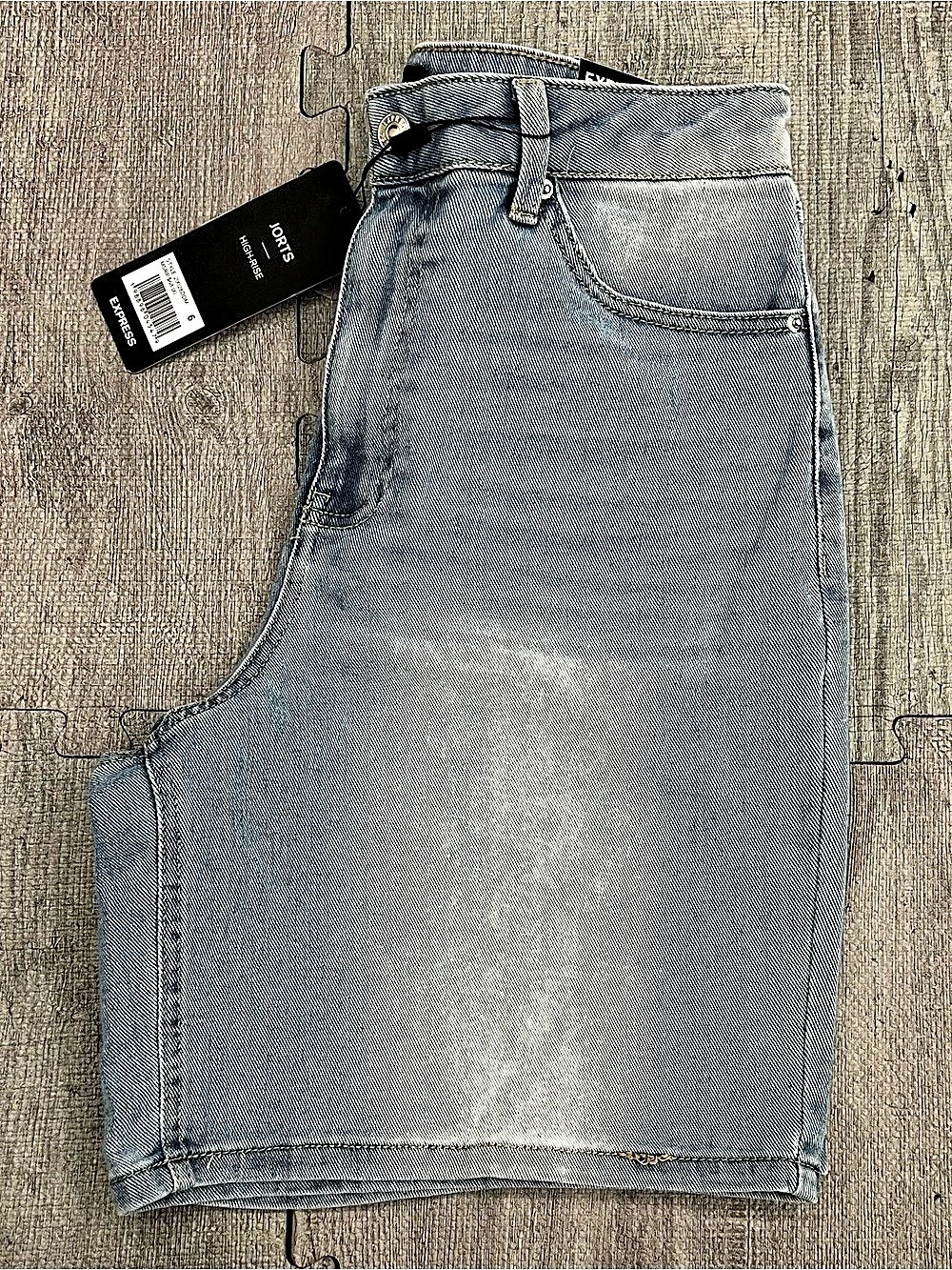 Express High Rise Bermuda Denim Shorts Light Wash Blue Women’s Size 6 Pockets